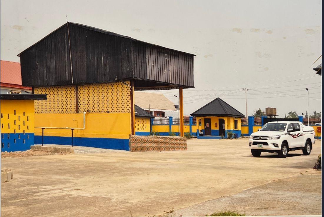 Primary storage and retail site exterior